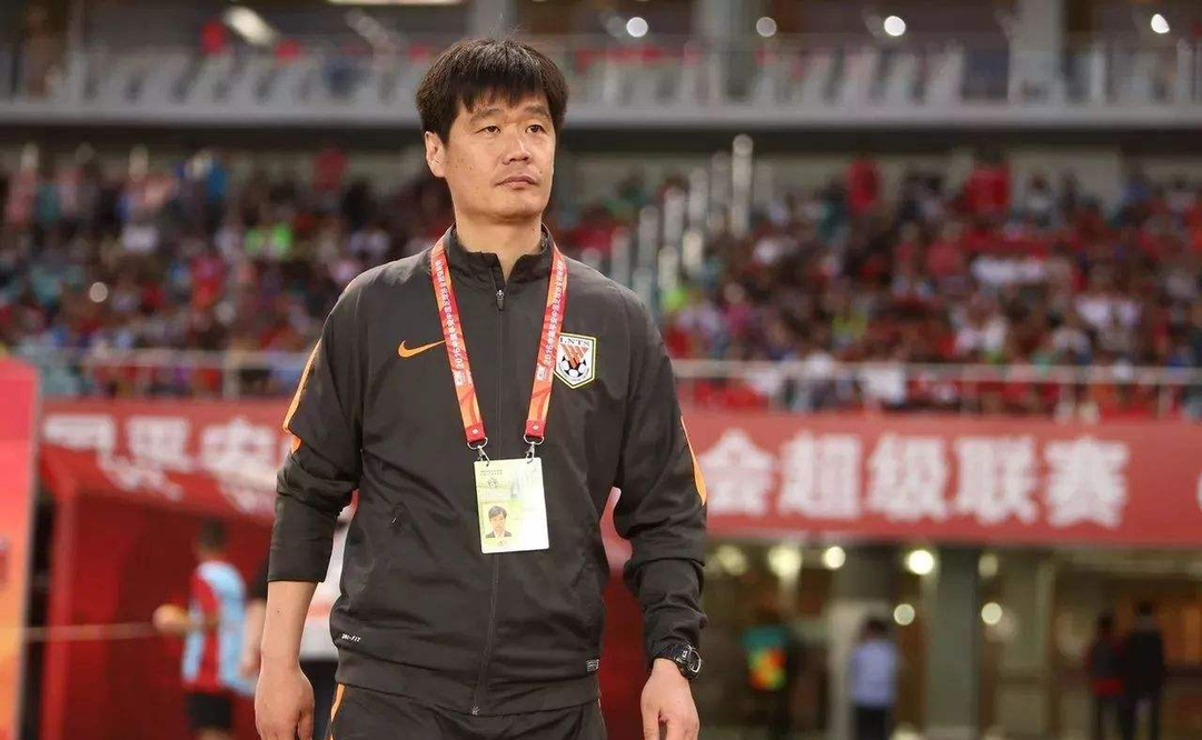 200万！1.75亿！李铁与国足续约后年薪曝光，不敌里皮年薪的零头