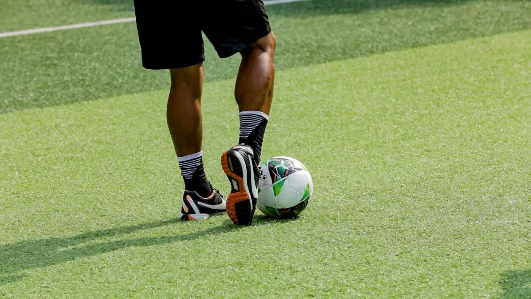 中考足球定位踢准技巧,足球中考满分视频技巧