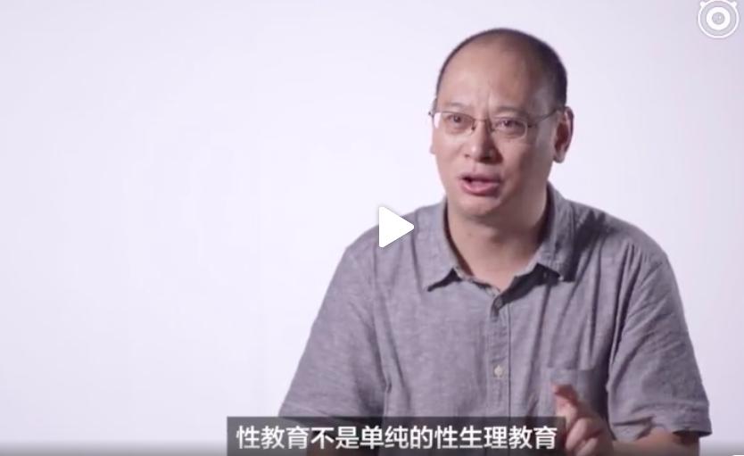 明星重重发声，讲述自己未成年时期遭遇“变态”的经历。