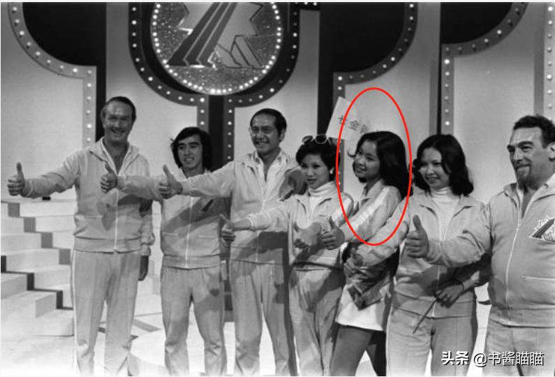 42年后，再看霍震霆和朱玲玲的请柬，依旧有质感，用语现老式豪华