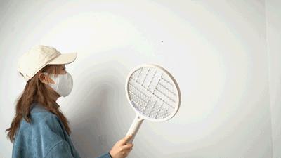 烦人的蚊子被自动引诱过来，“啪啪啪”轻松捕杀，这杀器太爽了！