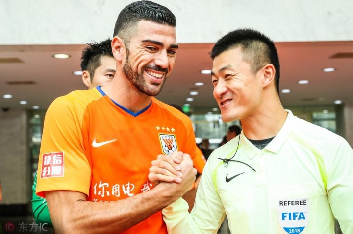 裁判马宁亚冠入场视频,马宁执法亚冠亚洲杯决赛