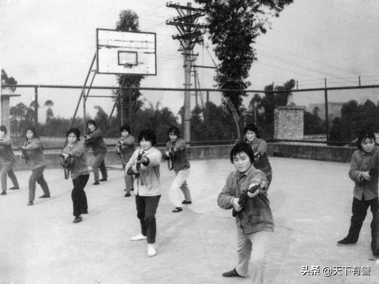 真正的军事训练跟军训有区别吗,中国军训是为了什么全民皆兵