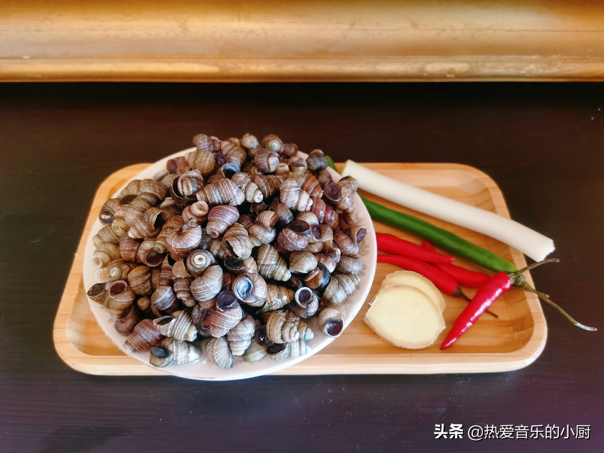 油焖田螺最正宗的做法,在家炒一份美味的田螺真的很简单