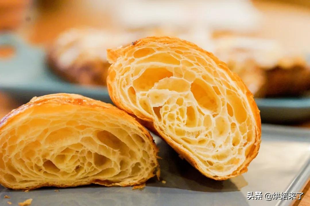 怎么吃都不重样的牛角包，一口咬下去，外酥内软，软绵不失嚼劲