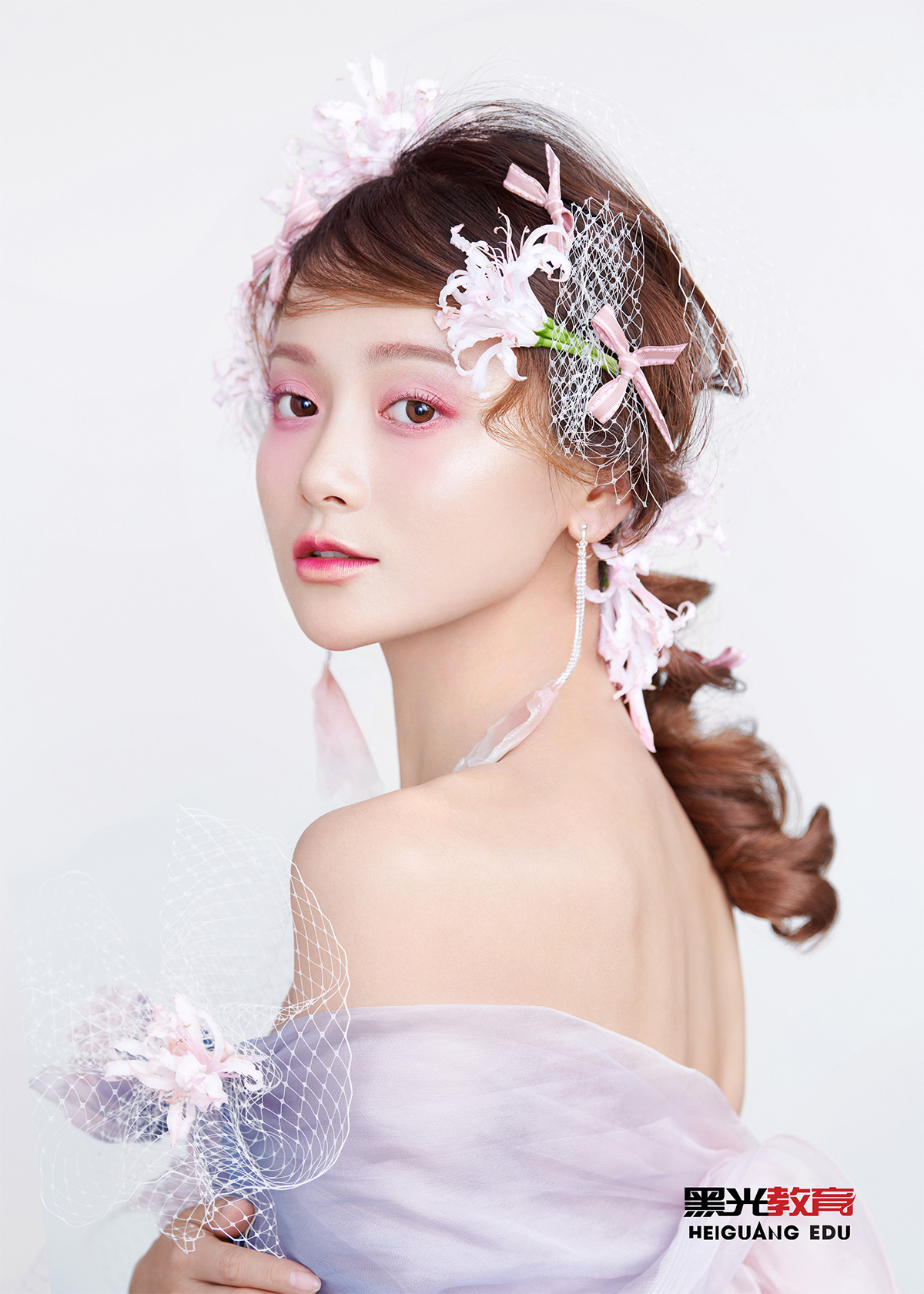 化妆师培训费用大概多少与哪些因素有关？