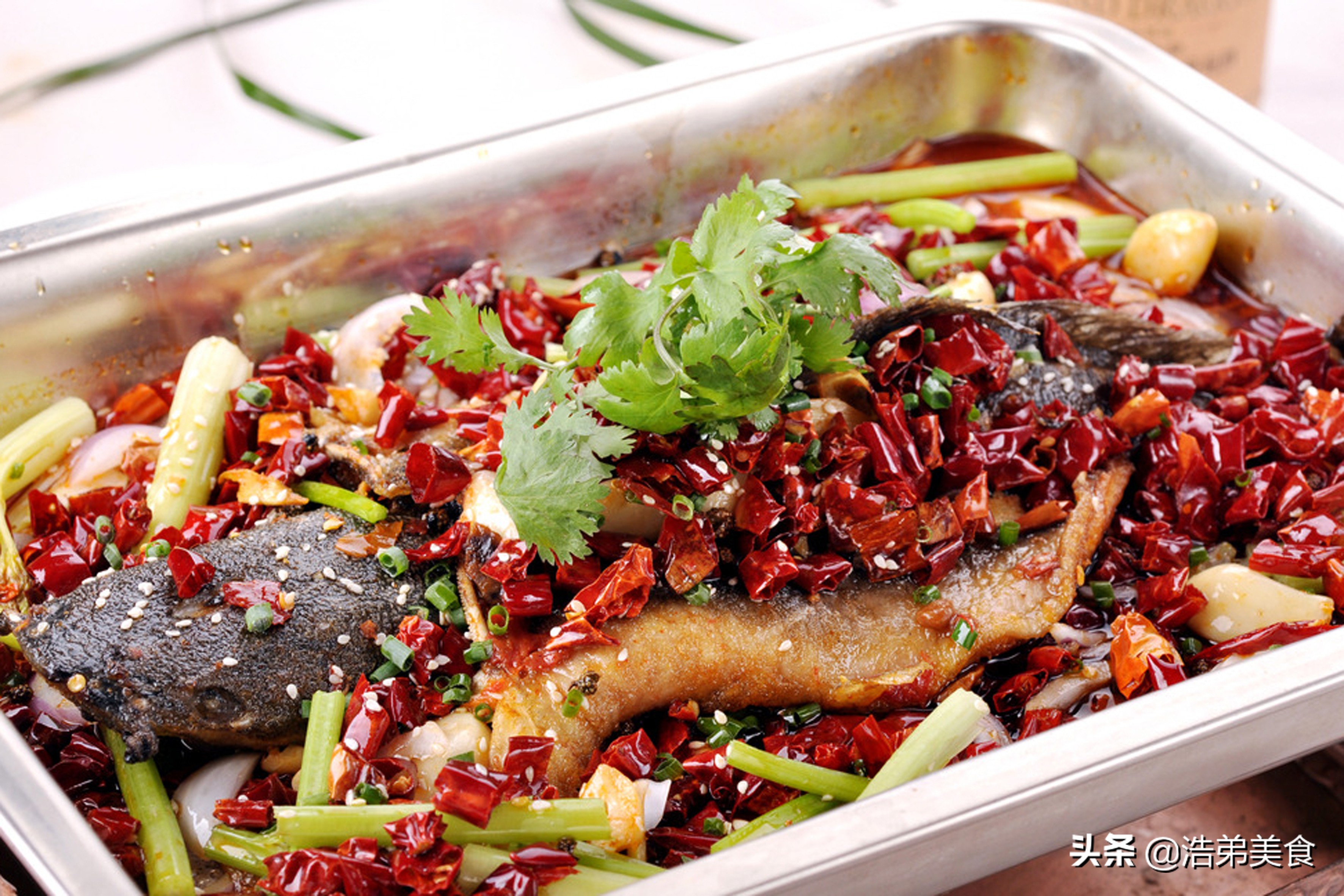 烤鱼店制作烤鱼全过程,厨师长秘制烤鱼配方分享