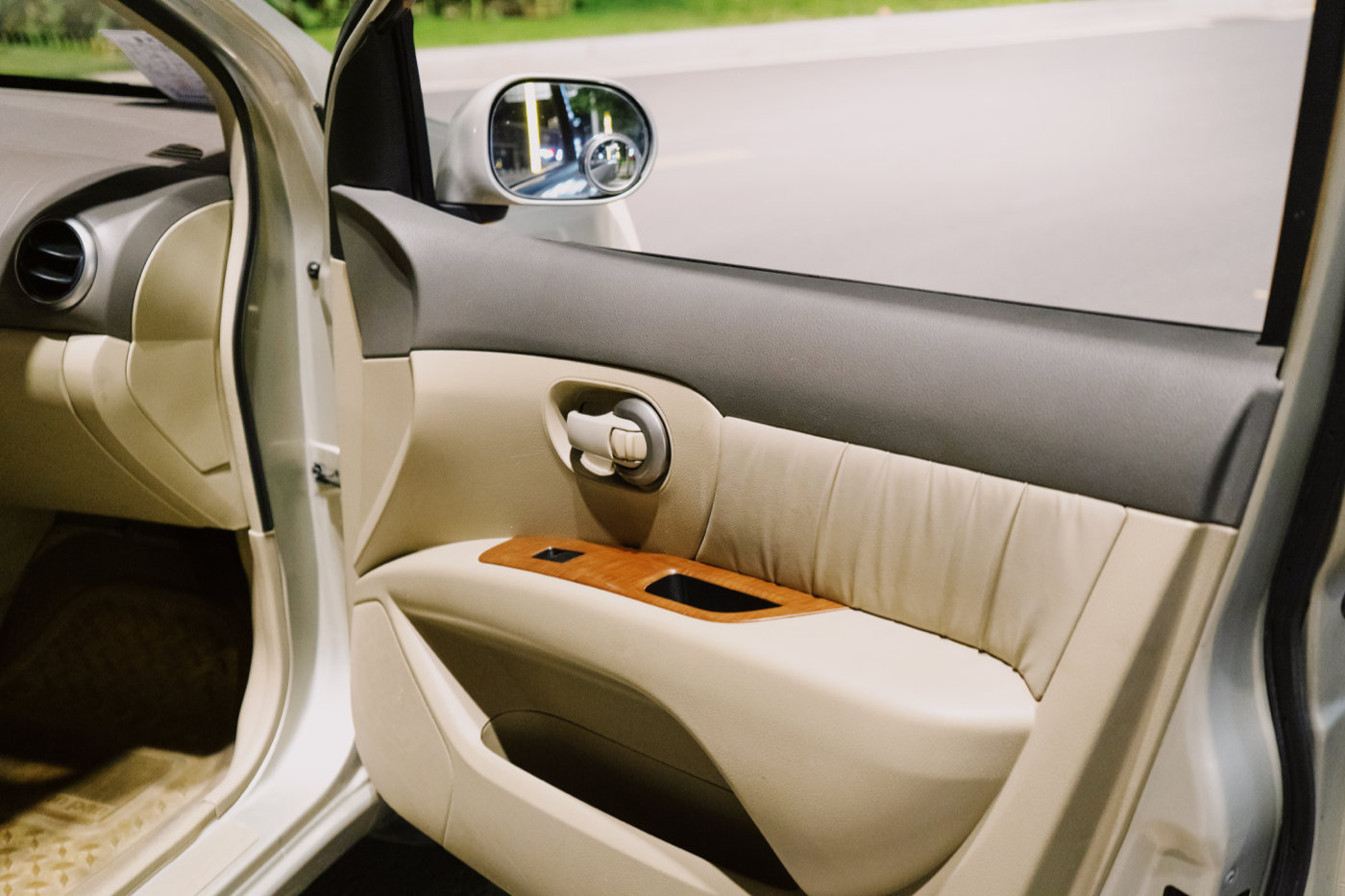 11年日产骏逸七座车,日产骏逸与骊威7座差别