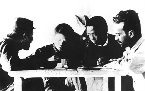 吃苦耐劳、大难不死,在外国记者*诺斯**眼中,毛主席是个怎样的人?