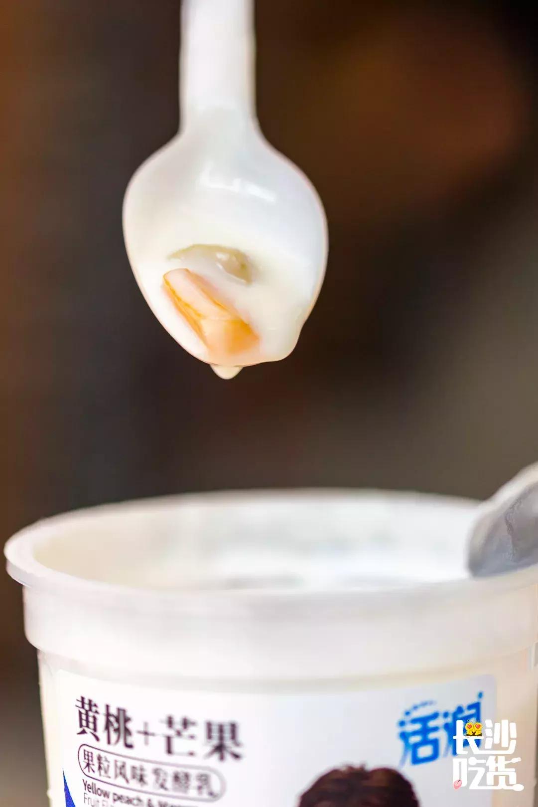 OMG！新佳宜便利店12周年庆全场第二件半价，场面即将失控