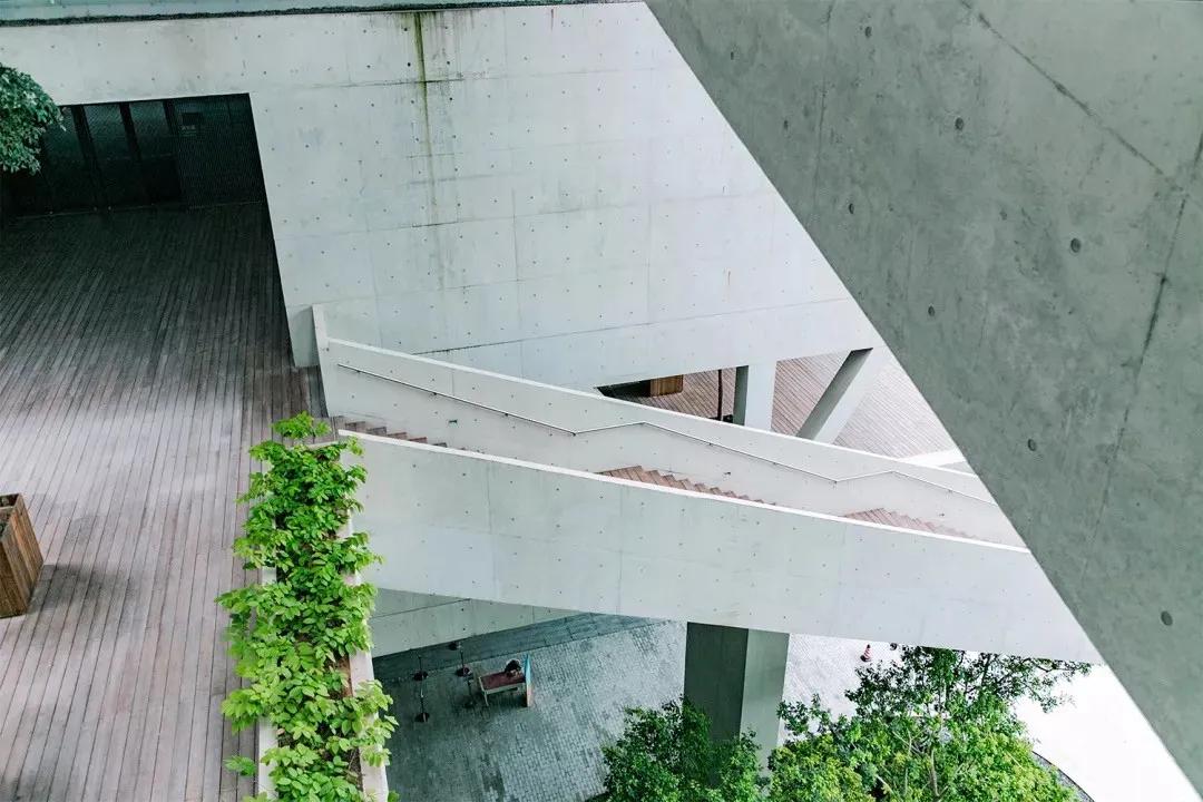 深圳翻身地铁成网红打卡地,深圳网红打卡地点富士康光明小镇