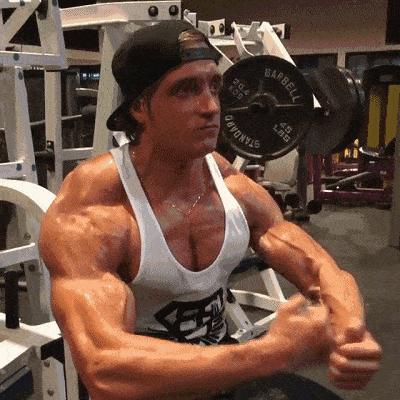 26岁健美冠军小腿静脉爆裂,22岁小伙健身过猛导致内脏撕裂