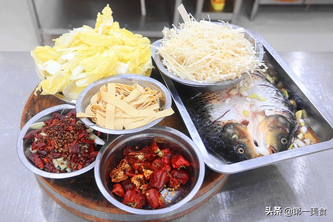 烤箱烤鱼怎么做才能烤得外酥里嫩,大厨免费教你免费制作美味烤鱼