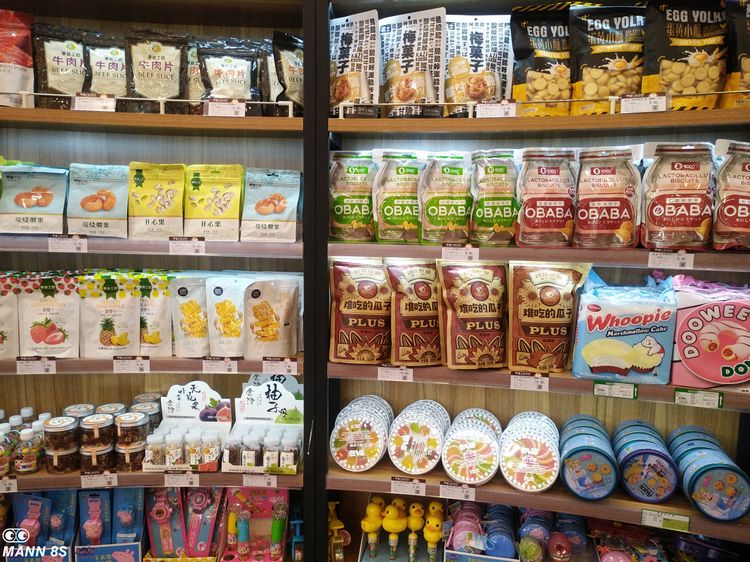 手机掉水里当场拿起来,手机掉入水中还可以正常使用