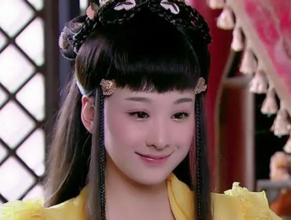 厚刘海和稀刘海哪个好看,厚刘海和八字刘海