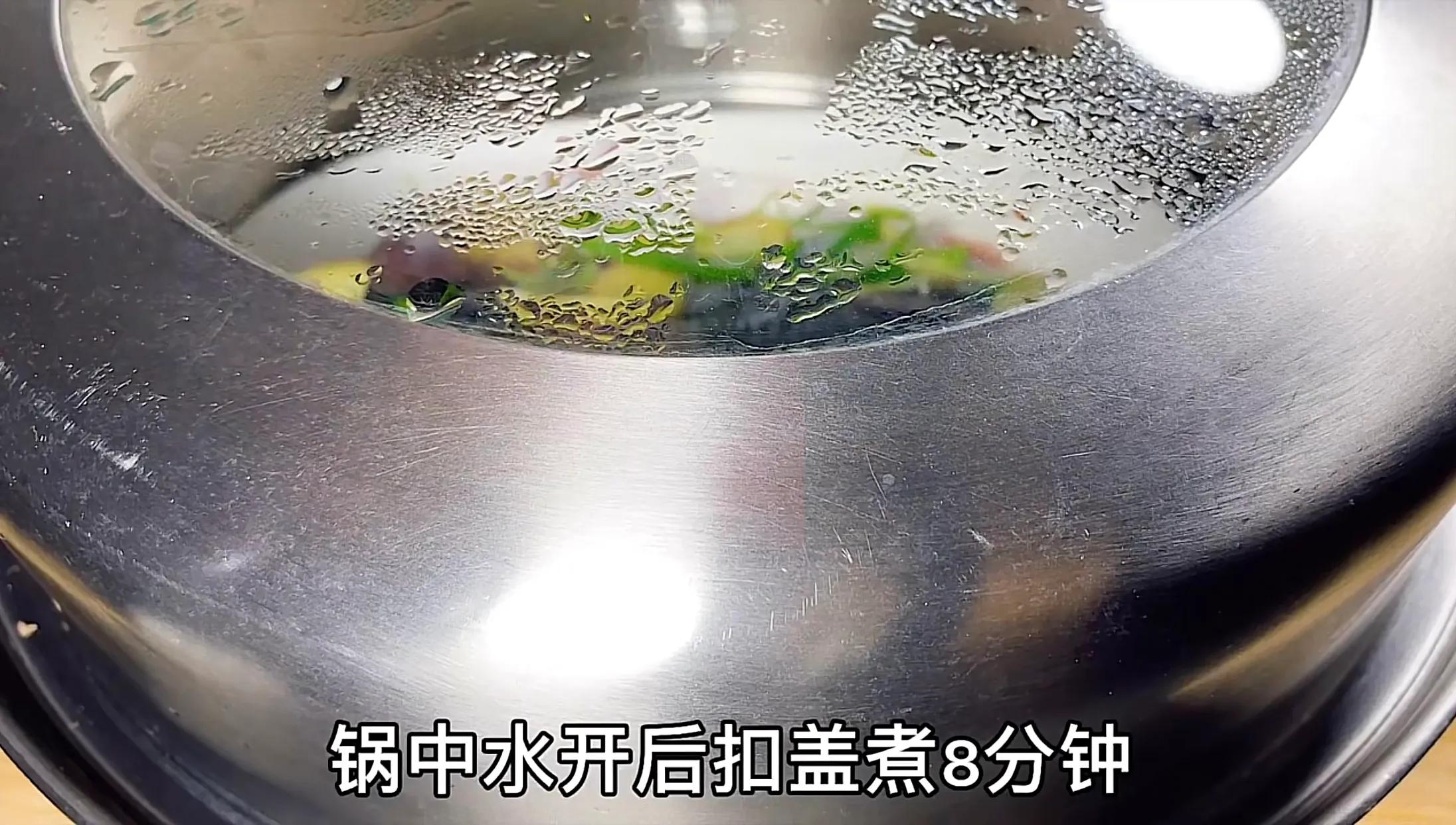 做清蒸鱼时万万不可放盐和料酒,清蒸鱼最忌放盐和料酒