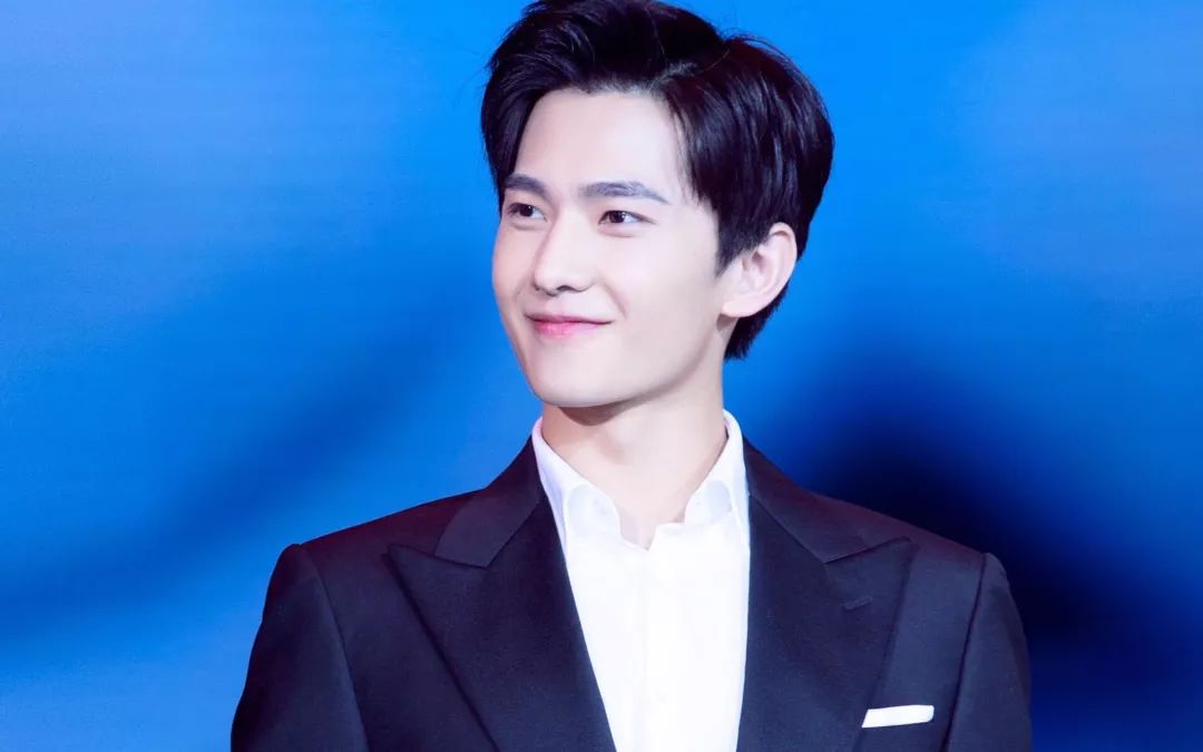 高圆圆方脸扎马尾,高圆圆方脸怎么整的