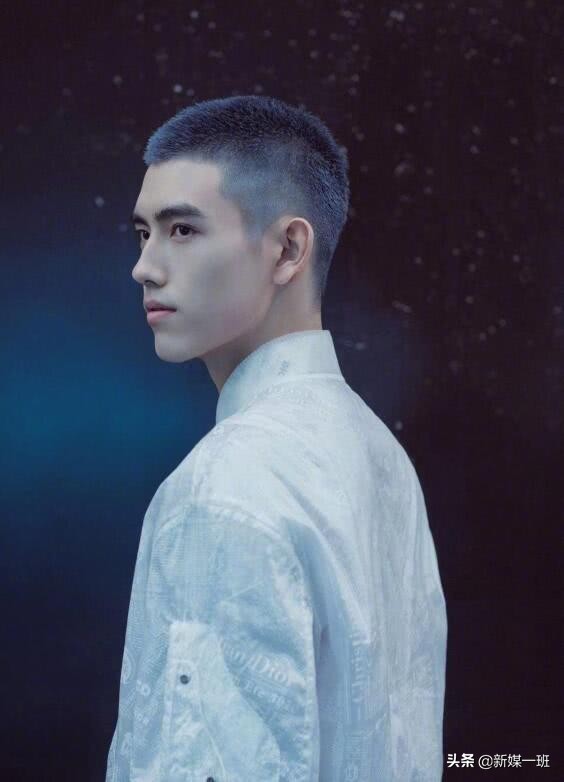 皓衣行被站姐埋伏,皓衣行路透爬楼梯