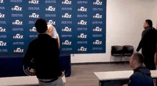 詹姆斯球衣卖出天价,老詹的影响力