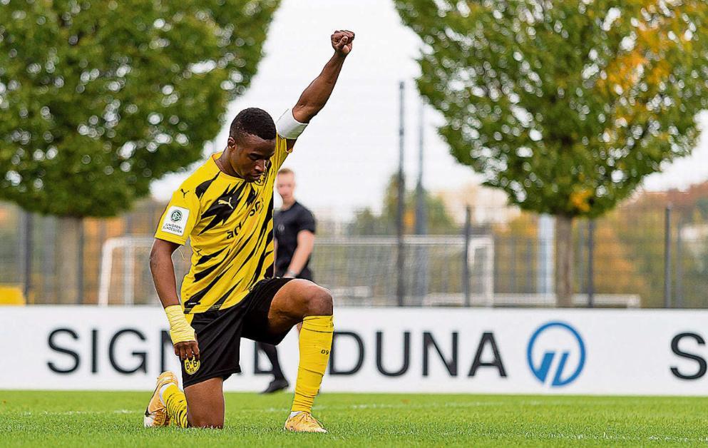 20岁小将闪耀欧冠25场打进14球,足球年轻妖人70场400球