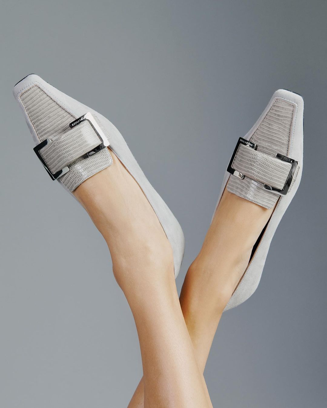 经典奢侈高跟鞋品牌有哪些,时尚界的宠儿高跟鞋的演变史