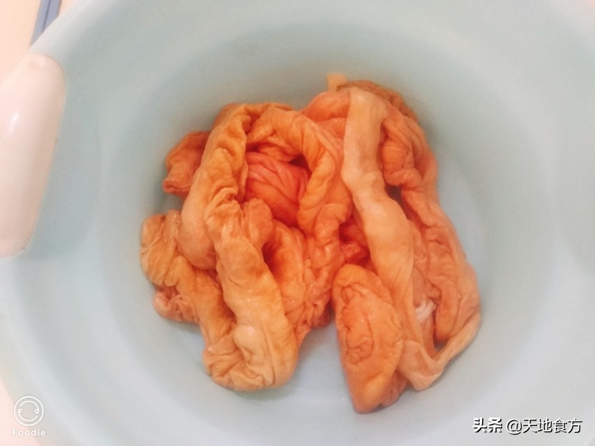 卤肉老店学技术,卤好的大肠怎么做卤煮火烧