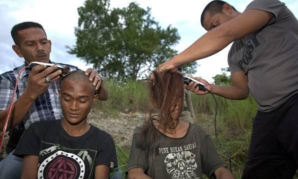 欧美奇葩违章处罚,国外开车违规奇葩处罚