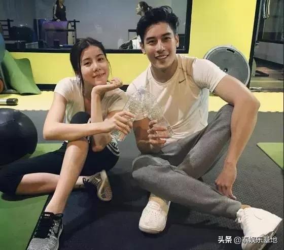 泰星和女友同框,泰星甜蜜日常生活