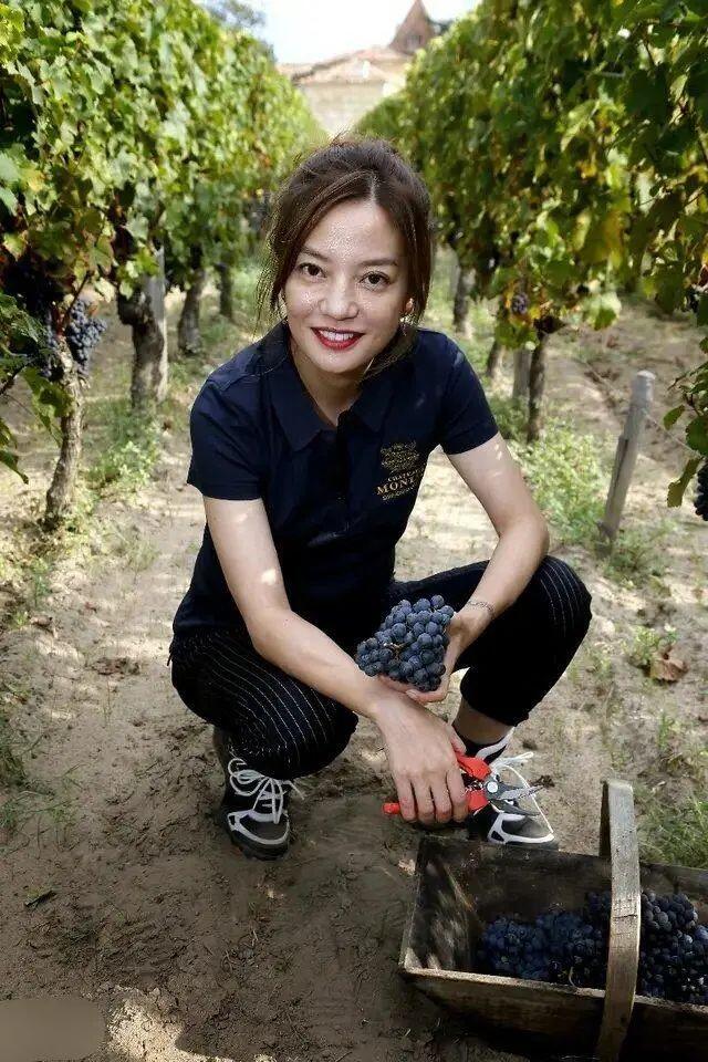 赵薇减龄穿搭,赵薇44岁的减龄