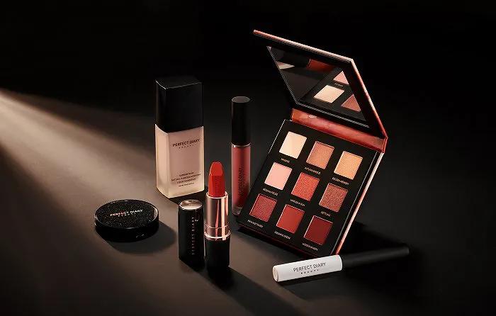 COS换logo引争议;北京SKP回应被投诉卖假货