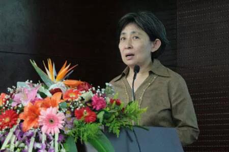 不知道她是否遍体鳞伤,只知道她是中国股市最不好惹的女人之一