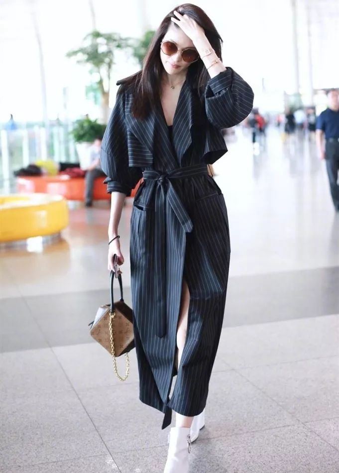 短风衣怎么穿出高级感,超长风衣穿搭技巧