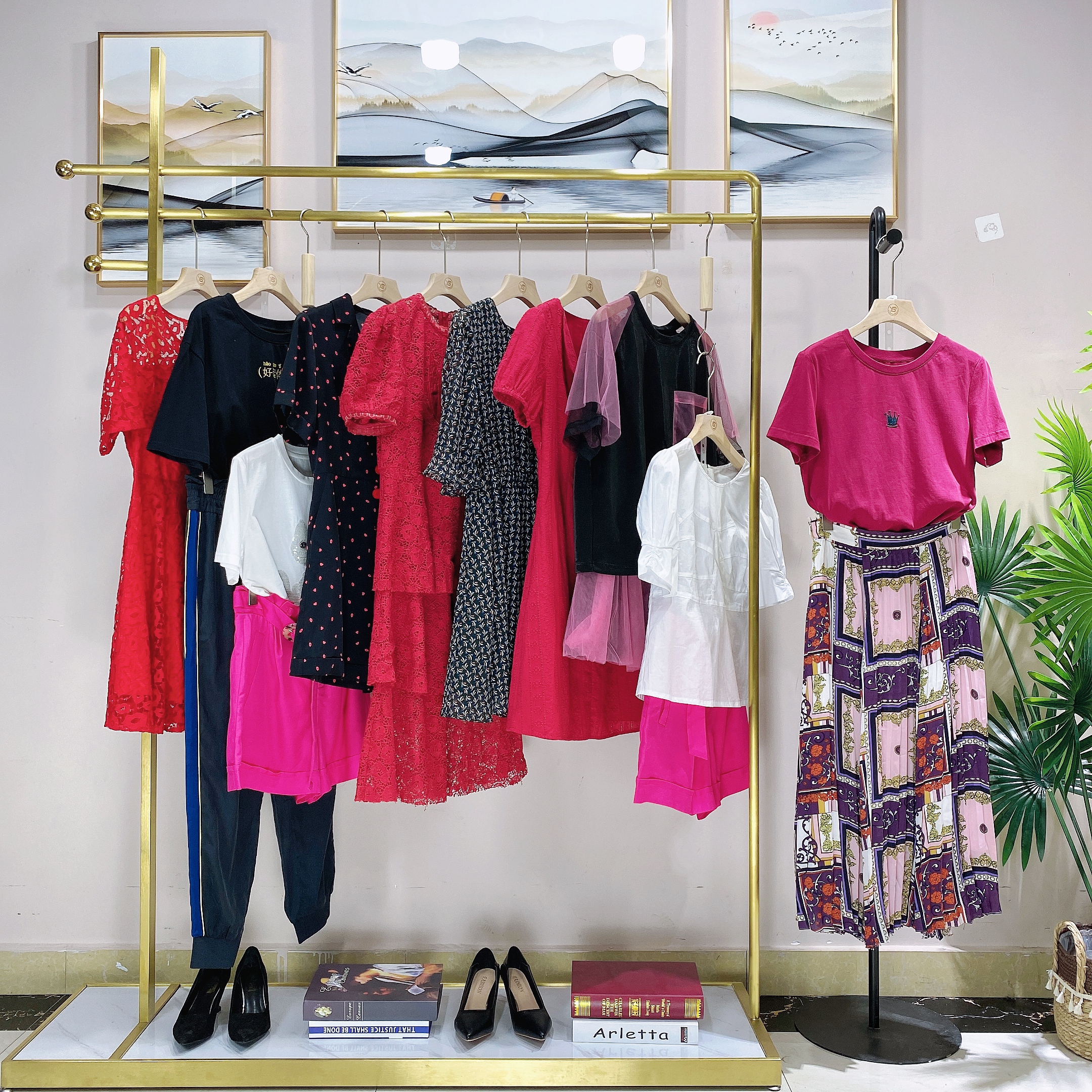 三彩女装最新撤柜尾货批发,三彩品牌折扣店女装清仓冬款