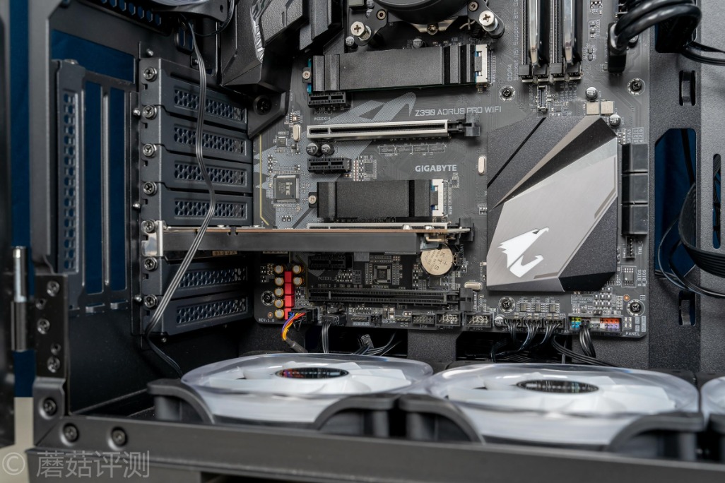 极速插拔，解锁更多使用姿势、ICYDock硬盘抽取盒PCI转M2评测