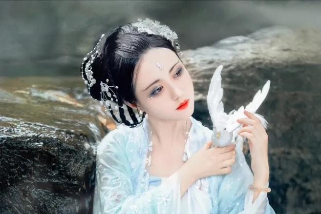 《太监也有爱》殷百里李明月「公公,求您疼我。」