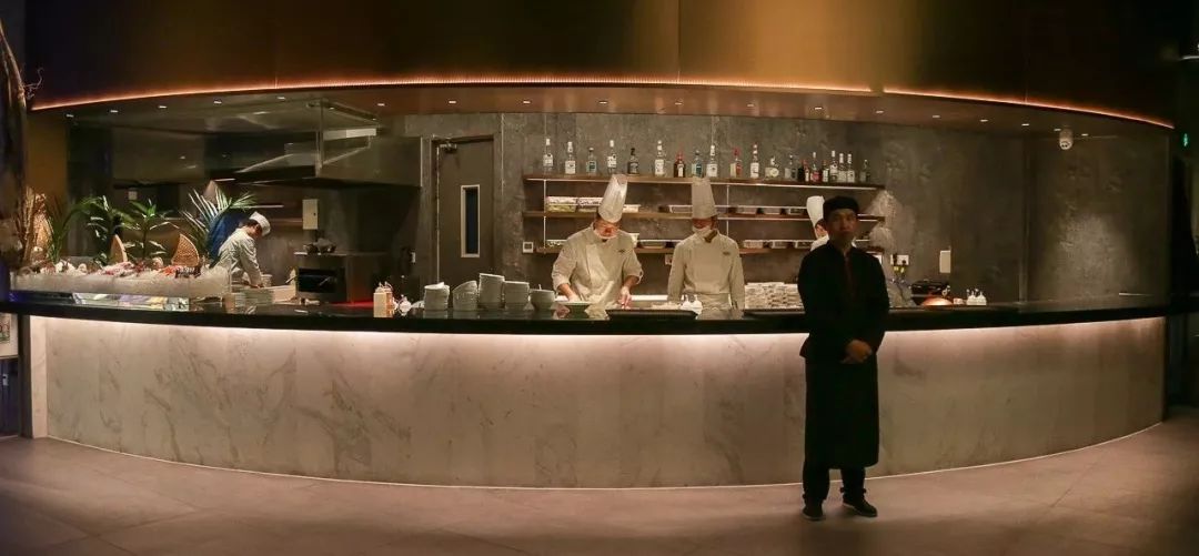 吃海鲜龙虾帝王蟹自助,海胆海鳌虾自助