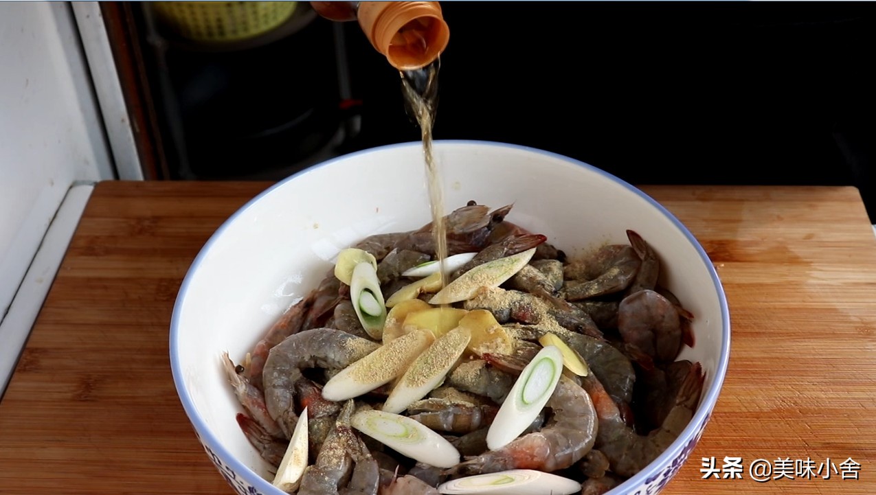 超辣的虾如何做够味,干锅香辣虾饭店做法