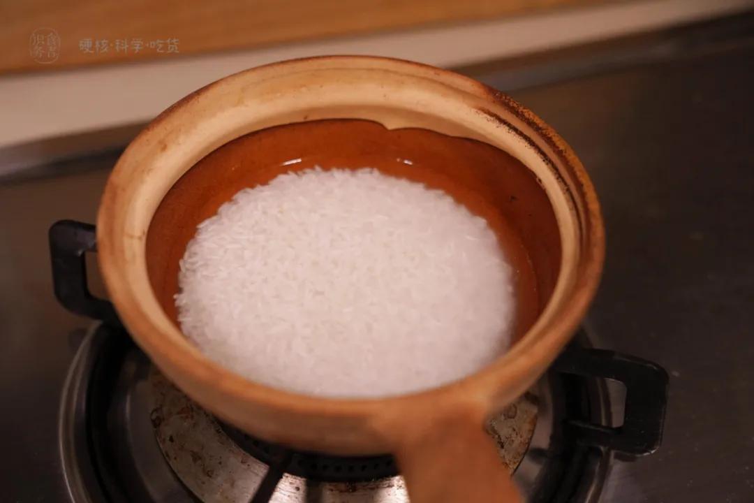 煲仔饭做的不成功是因为油不够吗,煲仔饭失败的做法