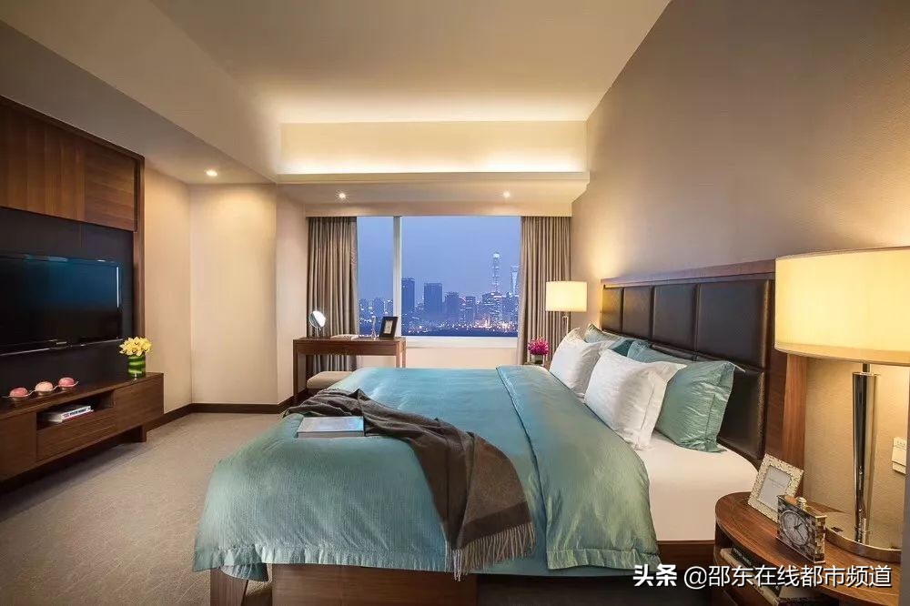 閭典笢澶╁▏鍏瘬閰掑簵,閭典笢澶╅獎鍏瘬閰掑簵