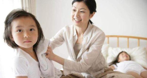 10岁女孩往*体下**塞东西，宝妈发现后慌忙送医，孩子：就觉得好玩