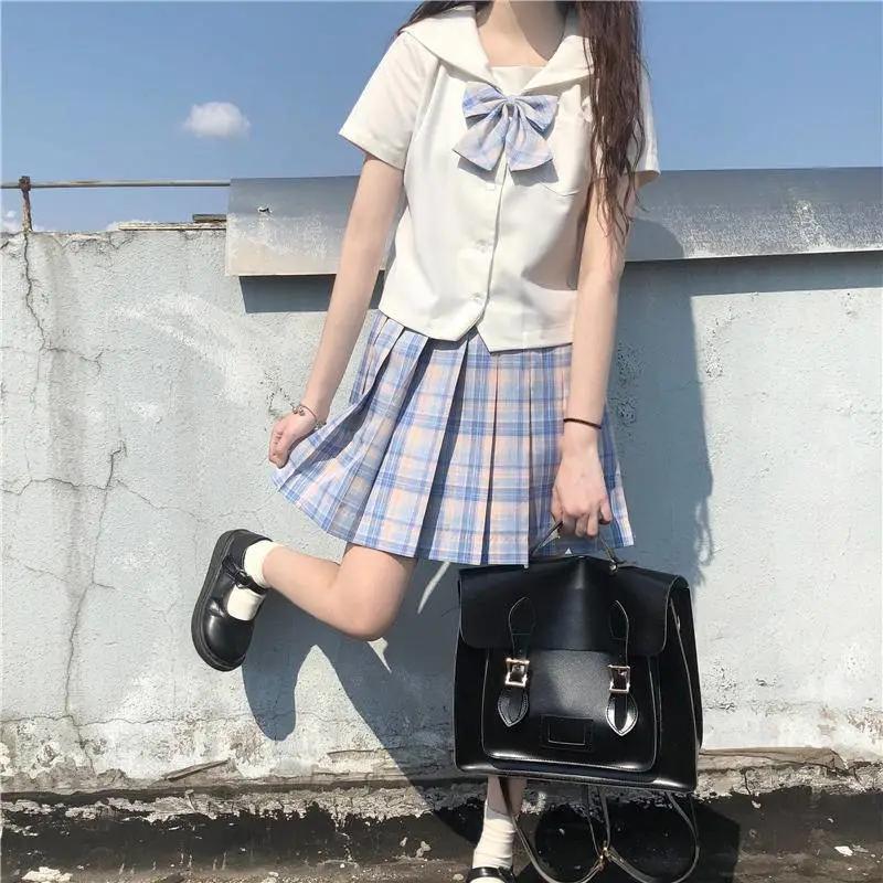 什么样的脸型适合什么样的领口,衬衫大领口好看还是小领口好看