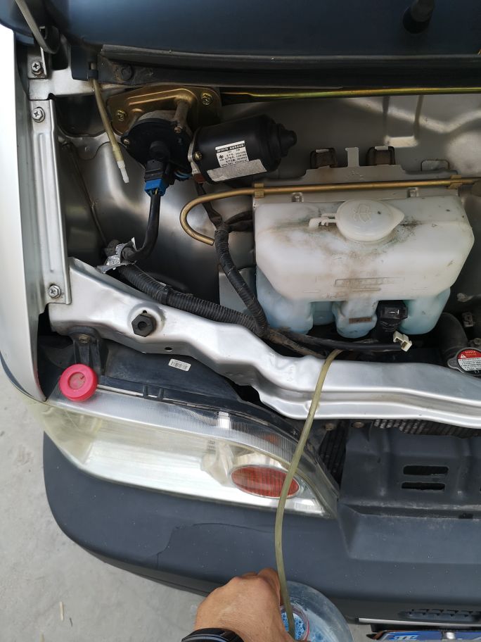 东风小康k02喷水壶电机卡死不转，继续维修