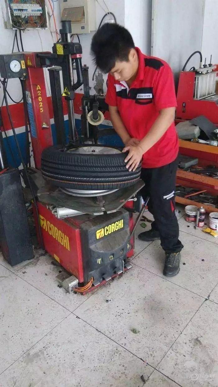 轮胎扎钉了是补胎还是换胎,轮胎扎钉子内壁划伤