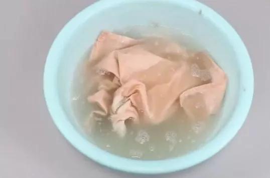 清洗枕套的黄渍小妙招,洗特别脏的枕套小窍门