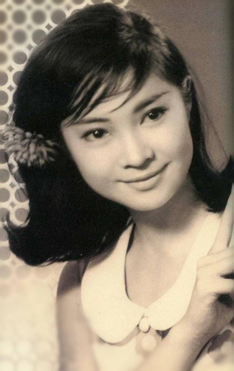 73岁影后萧芳芳：周星驰的理想爱人，与李连杰亲如母子