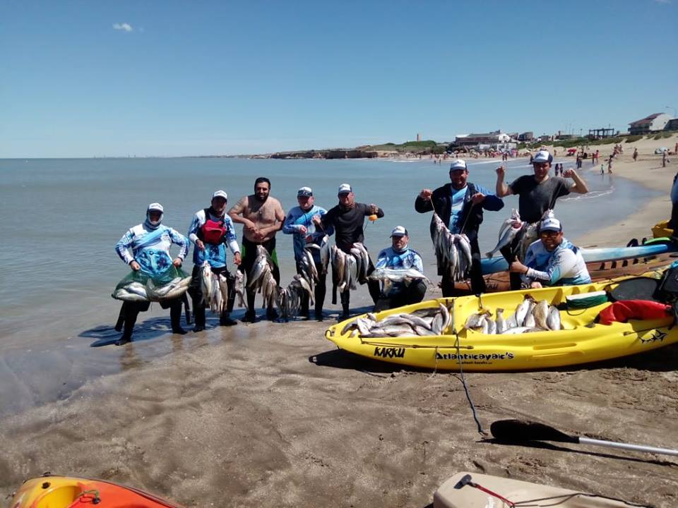 这才是最真实的国外钓鱼人,别崇洋媚外了,原来我们都被骗了