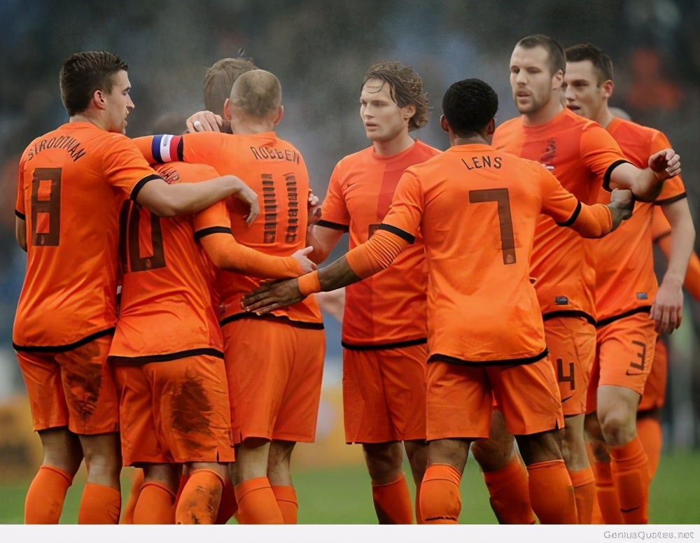 足球环境越来越好了,足球阵型变化过程