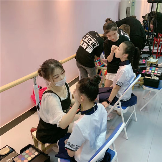 重庆最好化妆造型学校,重庆化妆造型去哪个店学