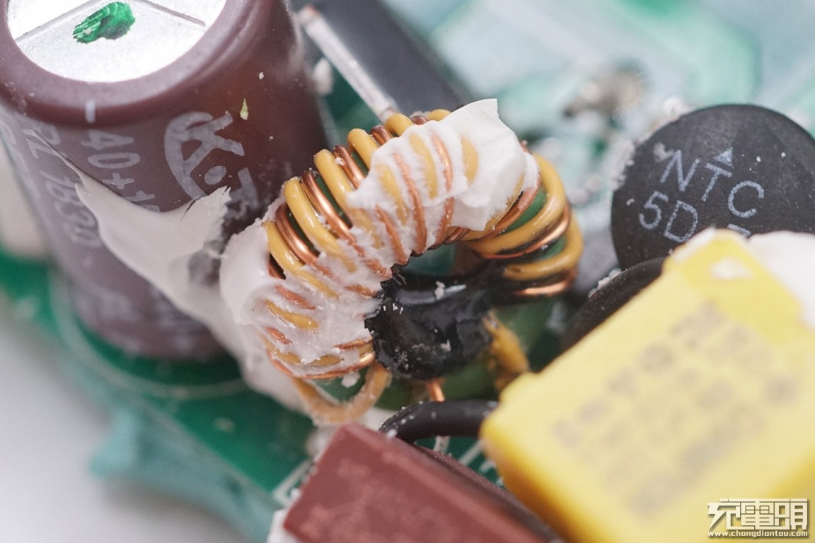 拆解华为5000mah充电宝,拆解60000ma充电宝