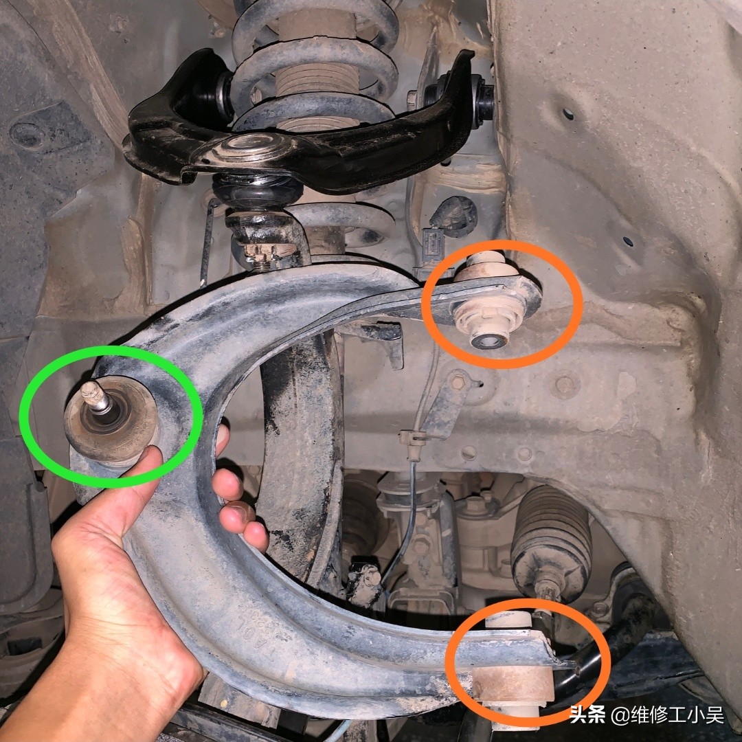 看着要换的一堆新配件,本田车主抱怨:修车基本就是换配件了